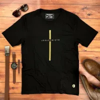 Camiseta Masculina Preta Cruz Dourada Jesus Cristo