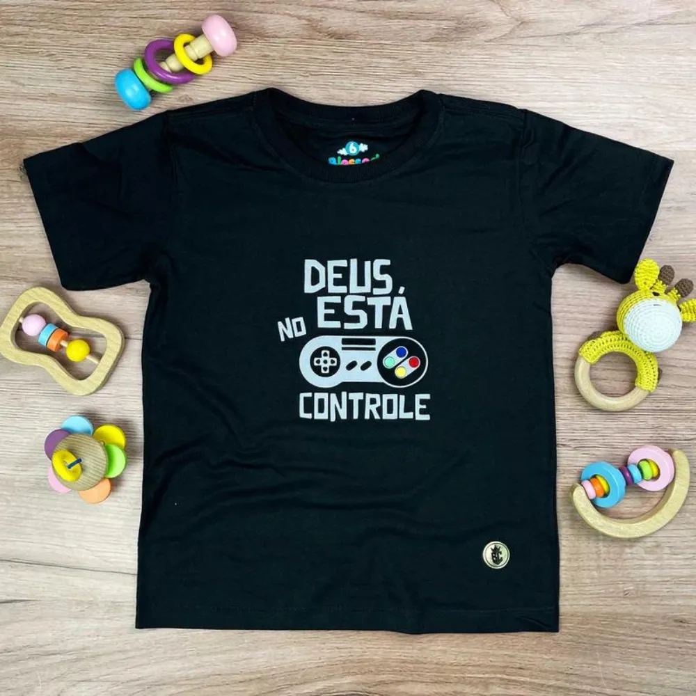 T-Shirt Infantil Preta Deus Está No Controle