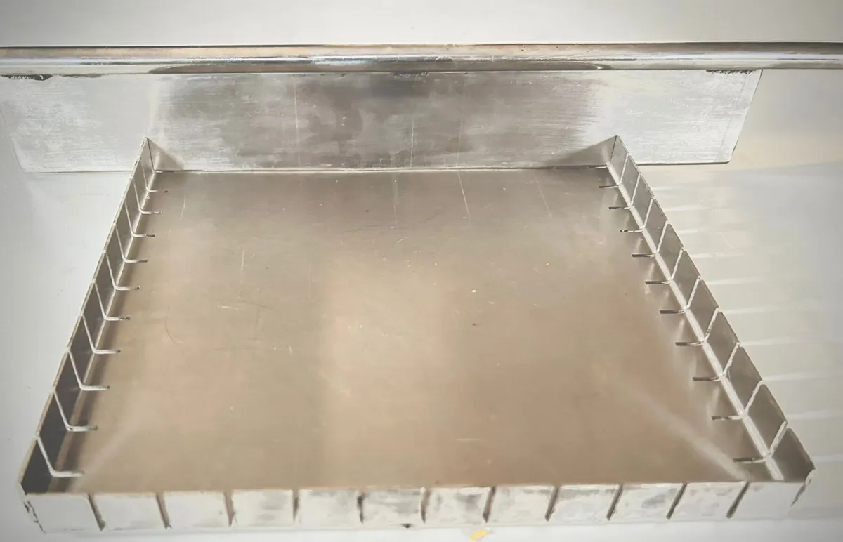 BID1212/1600 - kit2 Cortador de Barrinhas Bandeja Dentada + Lâmina  p/ tapioca, chocolate, brownie, barrinhas de cereais...    Imagem