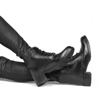 Botina Feminina Cano Médio em Couro Sintético - Foto 2