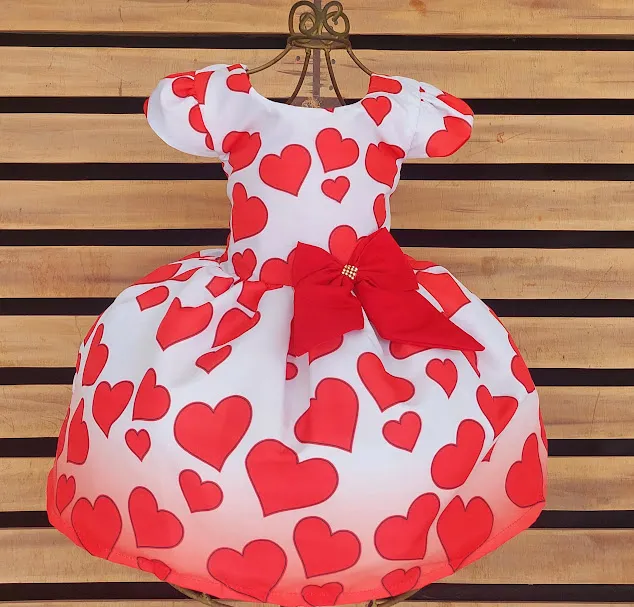 Vestido Branco Coração Vermelho