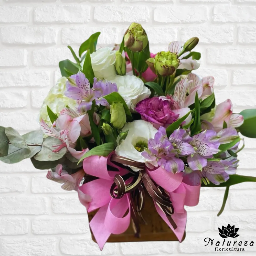  Arranjo no Cachepot  com Flores Mistas em Tons Rosa e Branco Imagem