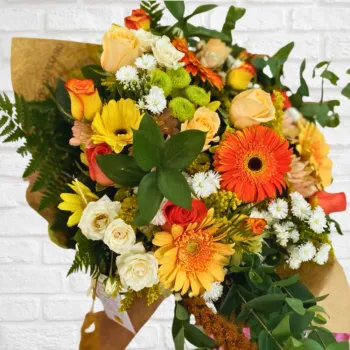 Buquê de Flores Mistas em Tons de Amarelo e Laranja 