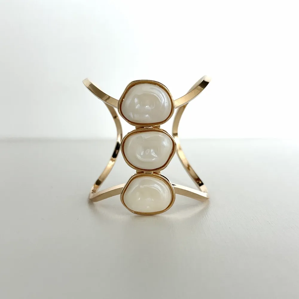 Bracelete Grosso Trio Pedras Resinadas Orgânicas Madrepérola