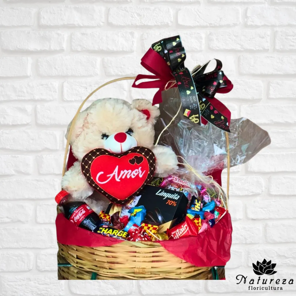 Cesta com Pelúcia e Chocolates 