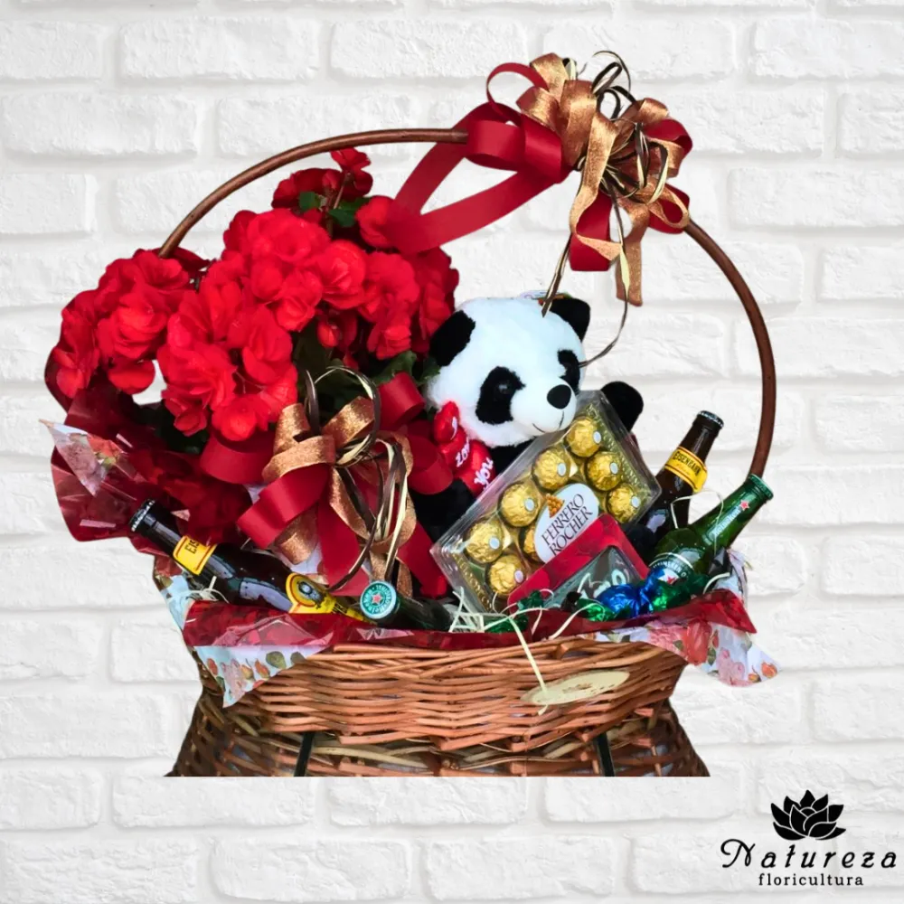 Cesta com Begônia , Urso , Cervejas e Chocolates  Imagem