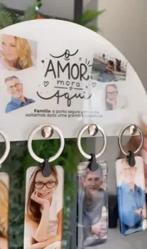 PORTA CHAVE  MEIA LUZ -ACRILICO RETROVERSO C/ 4 CHAVEIROS  - Foto 2