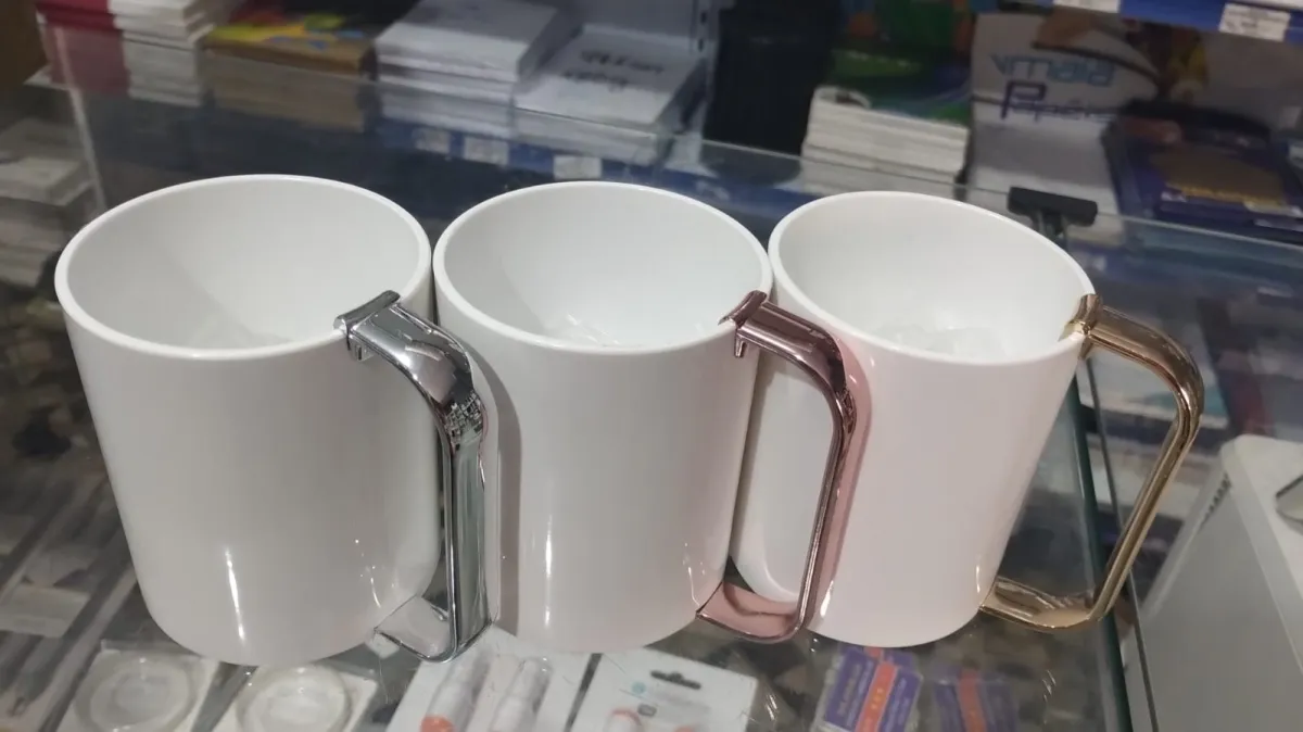 CANECA BRANCA 325ML BRILHANTE ALÇA REMOVIVEL METALIZADA Imagem