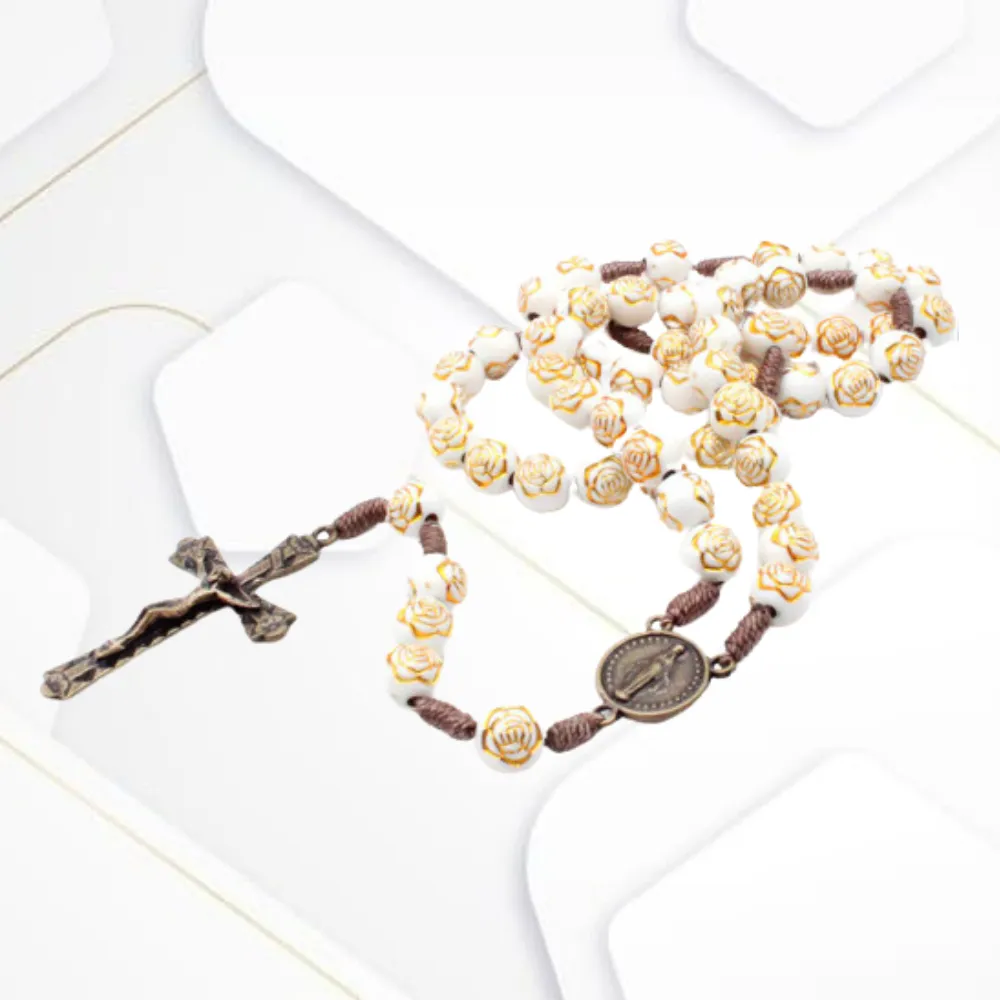 Terço de Resina Branca decorado com rosas douradas