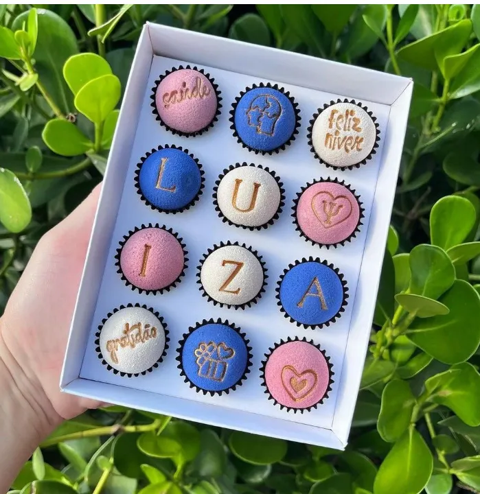 Cx. Dobradura 12  Bombons C/ Berço - Tampa Transp. e Fundo Branco  Imagem