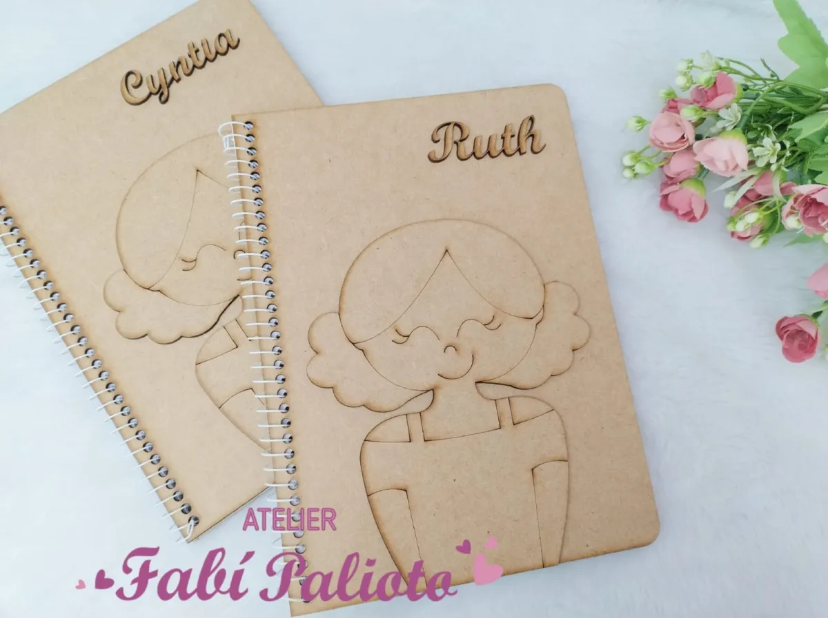 MDF35   Caderno Tilibra  Capa em MDF Menina 2 Imagem