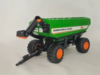 Replica Agricola Escala 1/32 Reboke Stara Ninja 33.000