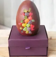 Cx. p/ 1 Ovo em Pé c/ Berço  p/ 250 grs - c/ Gaveta p/ 9 doces - Foto 2
