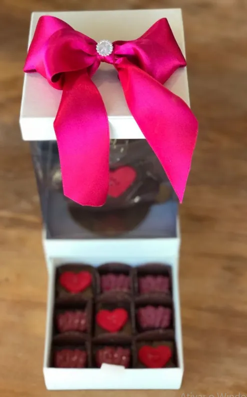 Cx. p/ 1 Ovo em Pé c/ Berço  p/ 250 grs - c/ Gaveta p/ 9 doces