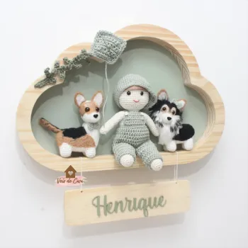 Menino com 2 Pets e Pipa - Nuvem G - Porta Maternidade - Foto 2