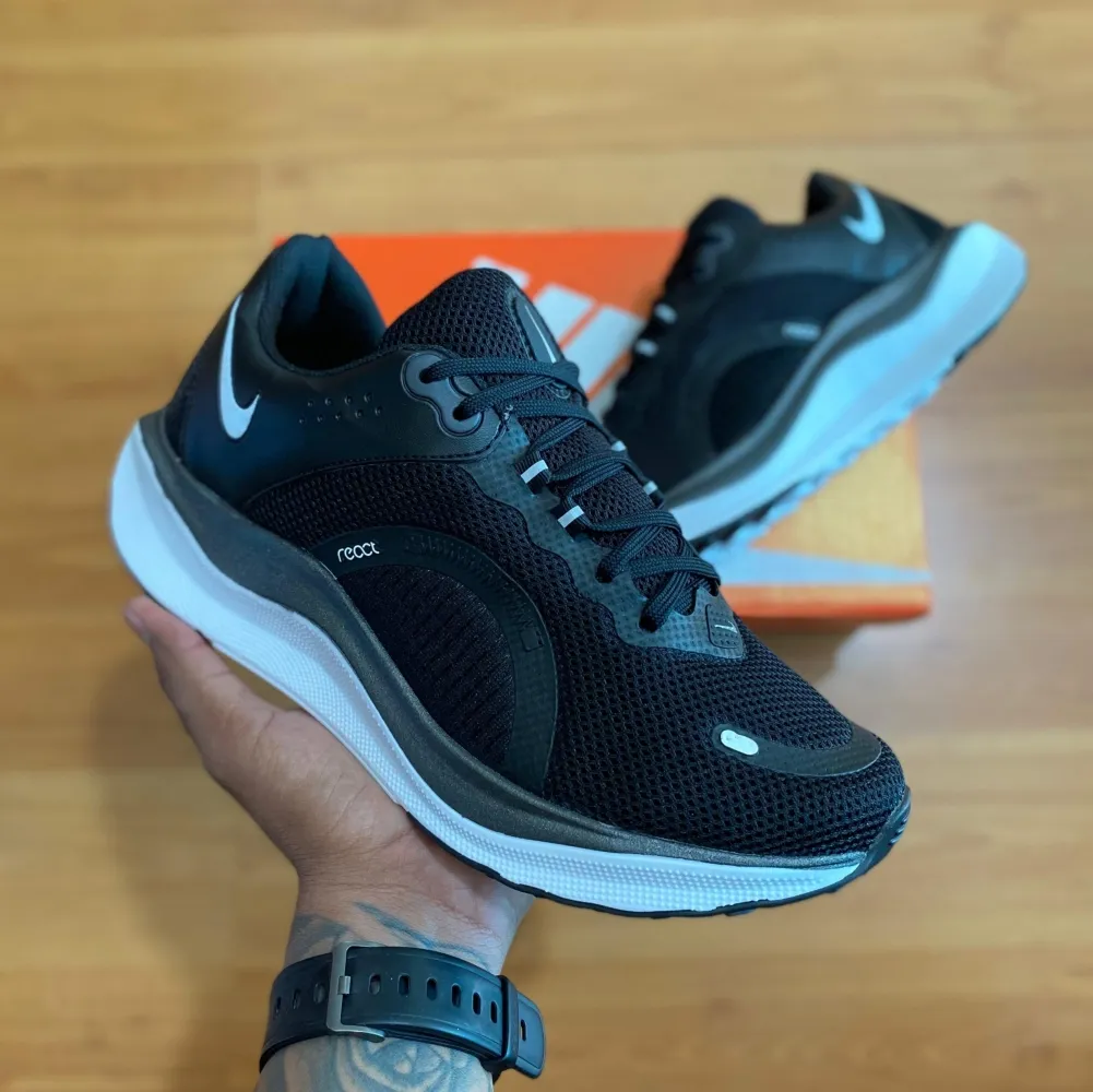 Tênis    NIke escape run