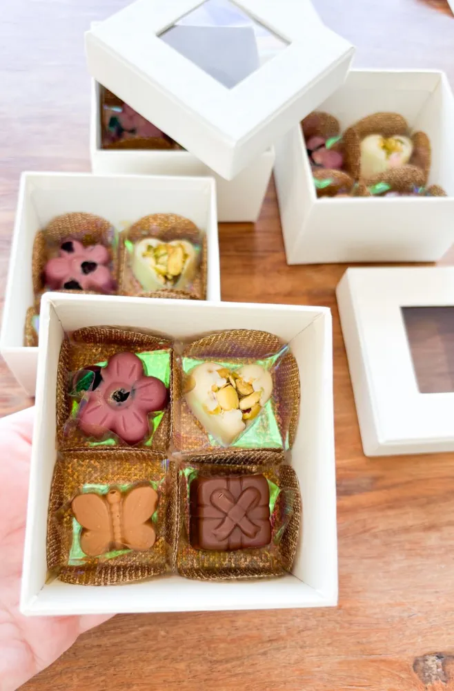 P/ 4 Doces - 8,0 x 8,0 x 5,0 - Cartonagem C/ Visor Imagem