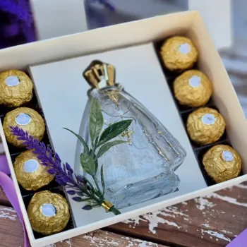 Cx. C/ N. S. Aparecida  P/ 8 Bombons - Tampa C/ Visor e Fundo Cartonagem - Foto 2