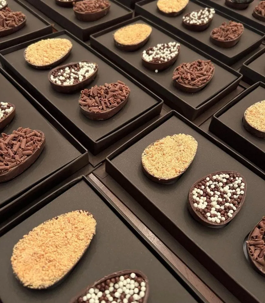 Cx. P/ 3 Mini Ovos de 50g - Tampa Transp. e Fundo Cartonagem