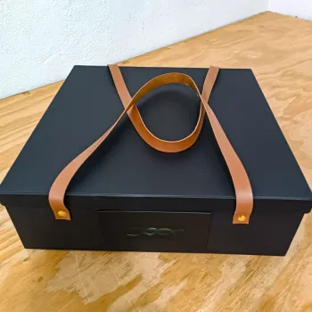 Sacola com alça 40,0 x 40,0 x 12,0 dentro e fora mesma cor 