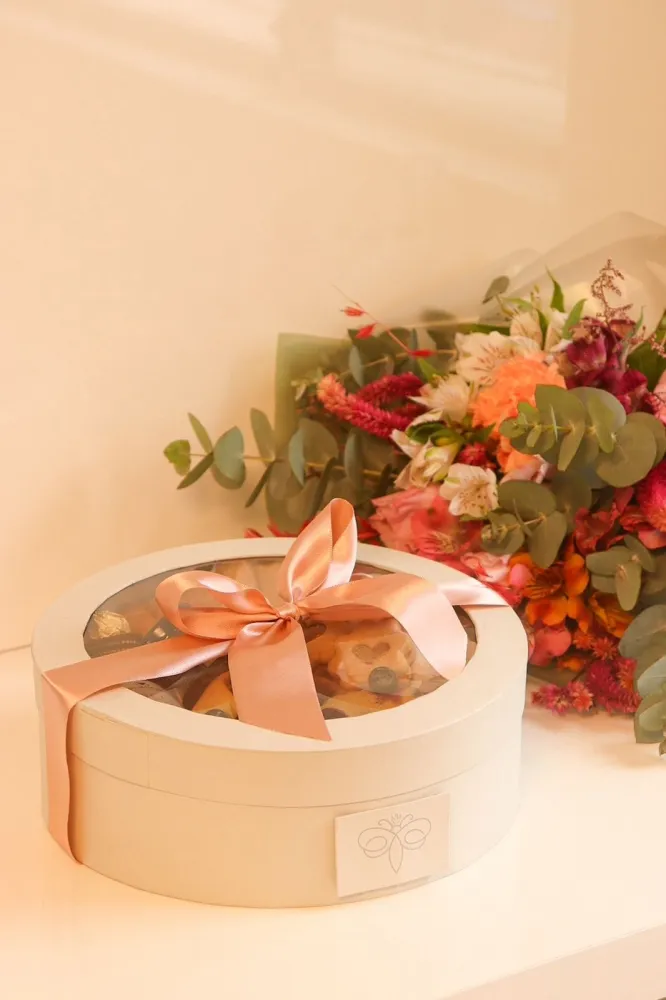 Redonda  Diâm. 25,0 x 10,0 altura - Tampa e Fundo Cartonagem  C/ Visor 