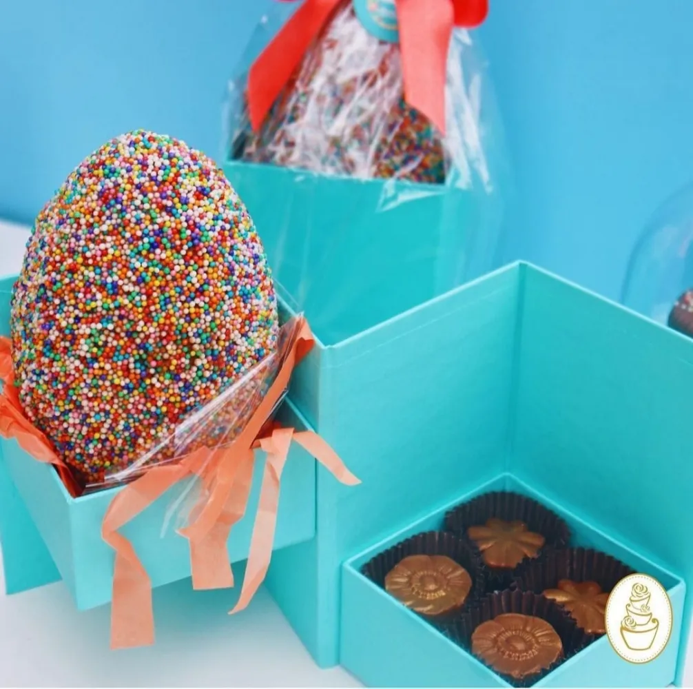  Escada 2 Andares - P/ 8 doces ou 04 doces e 1 ovo em pé  100 grs - SEM TAMPA