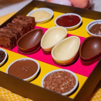 Kit Confeiteiro P/ovos de 50 grs + Potinhos - Tampa e Fundo Cartonagem - Berço da mesma cor da caixa