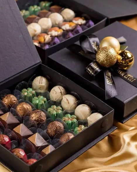 P/ 25 bombons - 19,0 x 19,0 x 3,0 - Livro Com Imã - Parte interna da mesma cor  Imagem