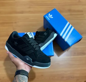    Tênis Adidas Low CL Camurça