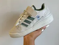     Tênis  Adidas fórum velcro Disney  