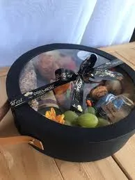 Bandeja com alça de couro Redonda  Diâm. 20,0 x 10,0 altura - Tampa e Fundo Cartonagem  C/ Visor  Imagem