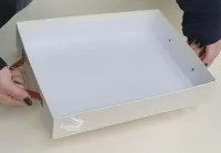  Bandeja com alça de couro sortido - 35,0 x 25,0 x 10,0 - Cartonagem - Parte interna branca  - Foto 3