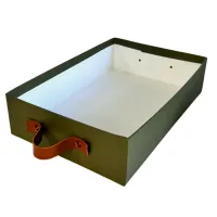 Bandeja com alça de couro sortido - 30,0 x 20,0 x 10,0 - Cartonagem - Parte interna branca  - Foto 2