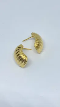 Brinco Croissant - Banhado Ouro 18k