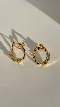 Brinco Gota Vazado com Zircônia - Banhado Ouro 18k