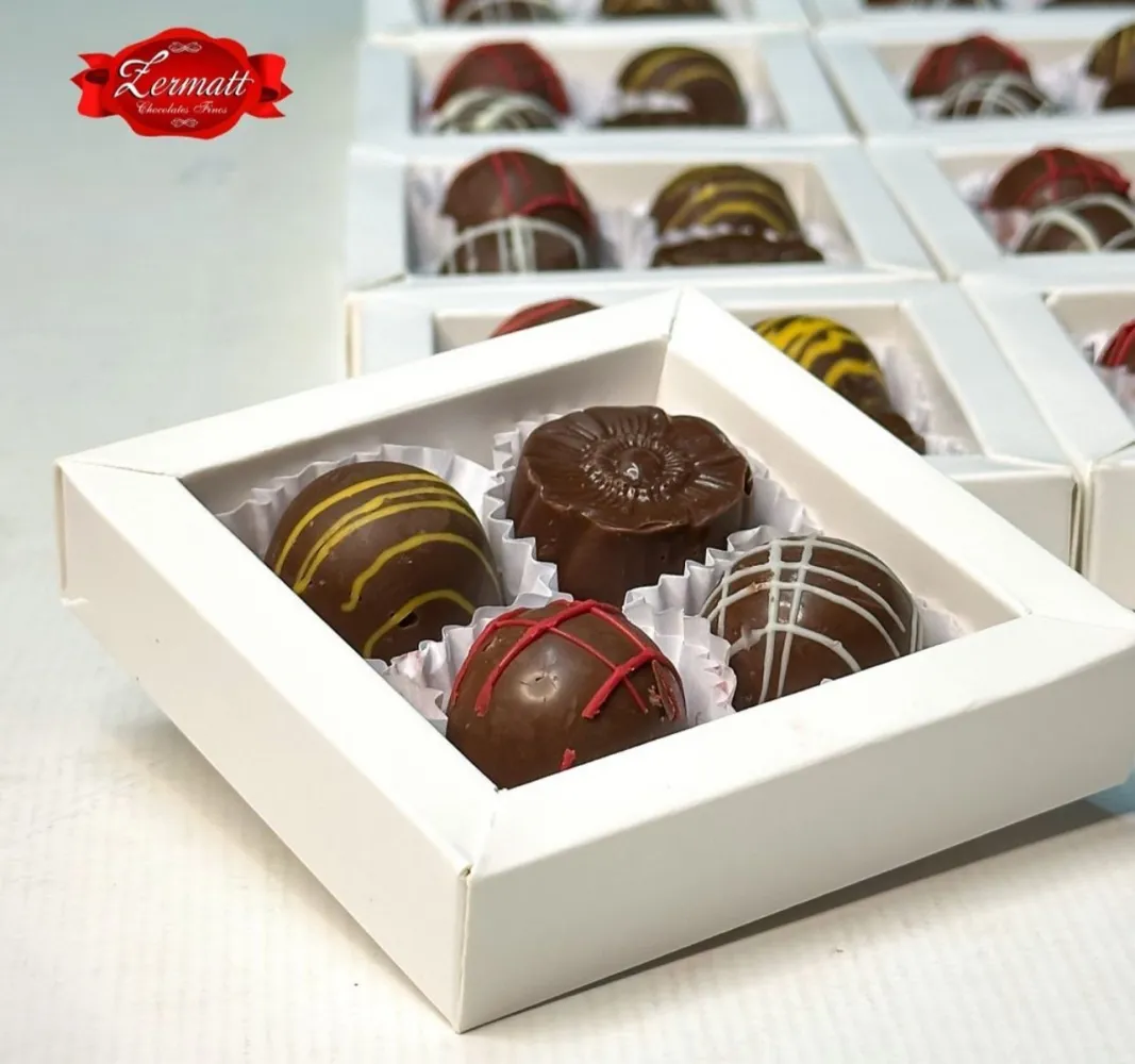 Gaveta Dobradura 04 bombons - Tampa Transparente e fundo branco simples 