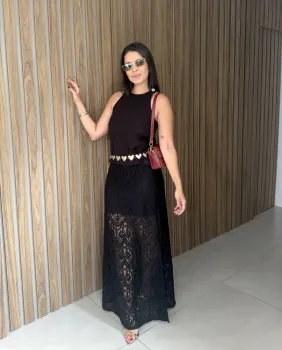 SAIA LONGA PRETA EM RENDA P