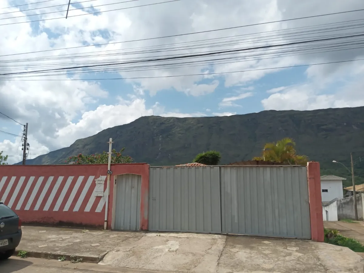 Vende-se bela casa no bairro Siderurgia