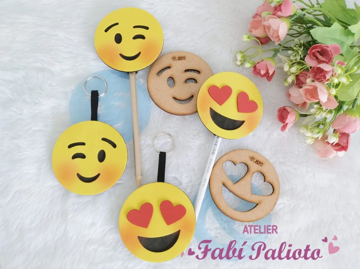 G1.832  Gabarito de Moldes  em MDF  Ponteira  e  Chaveiro Emojis 3 e 4 Imagem
