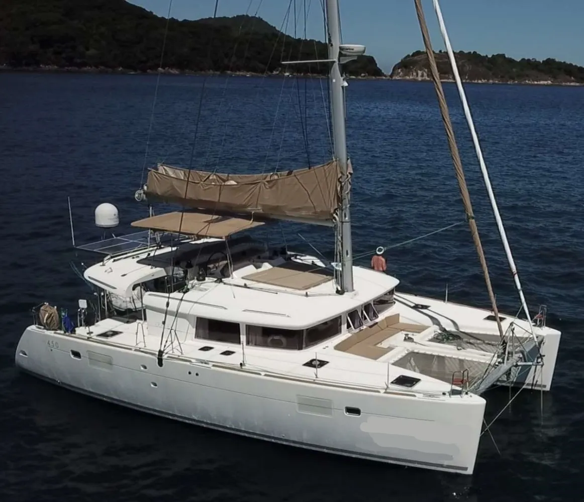 LAGOON 450 F – 45 PÉS – ANO  2013/14.