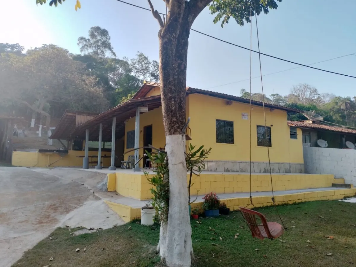 Vende-se bela chácara em Conselheiro Lafaiete