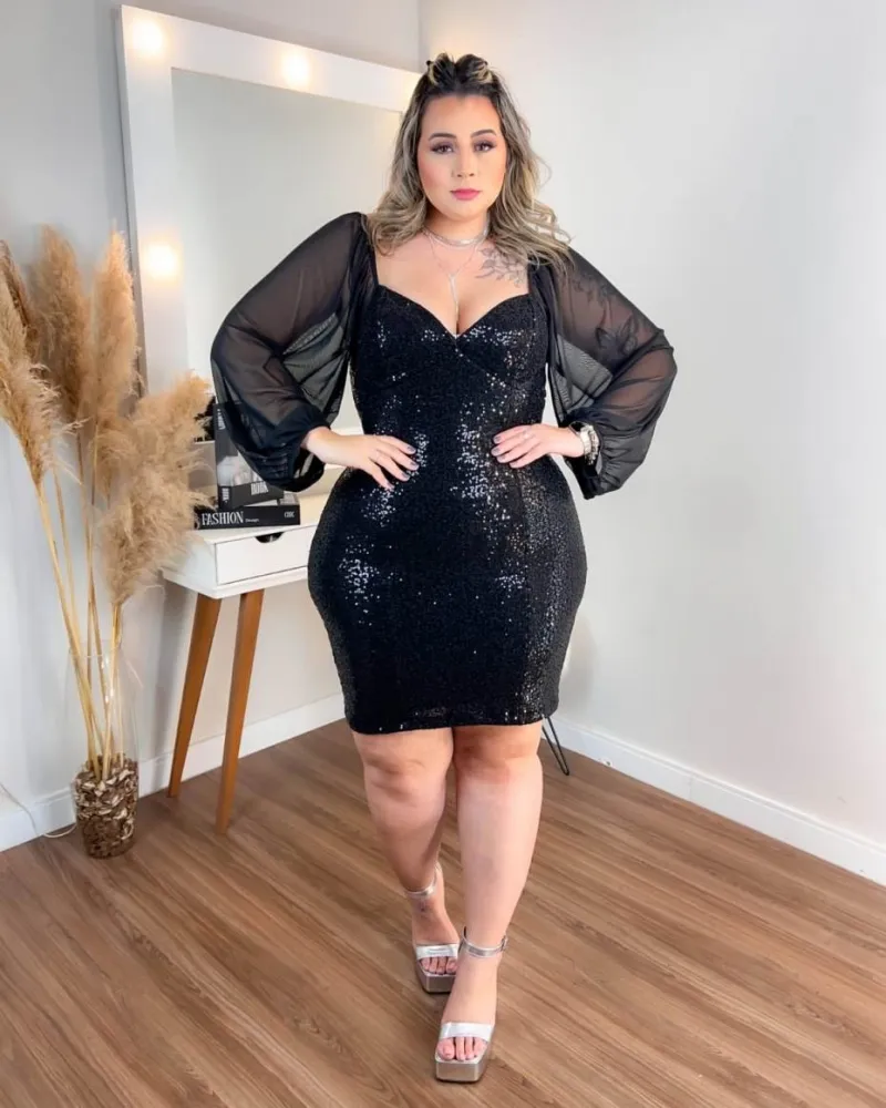 Vestido Curto Paetê Manga Longa Tule It Curves Preto
