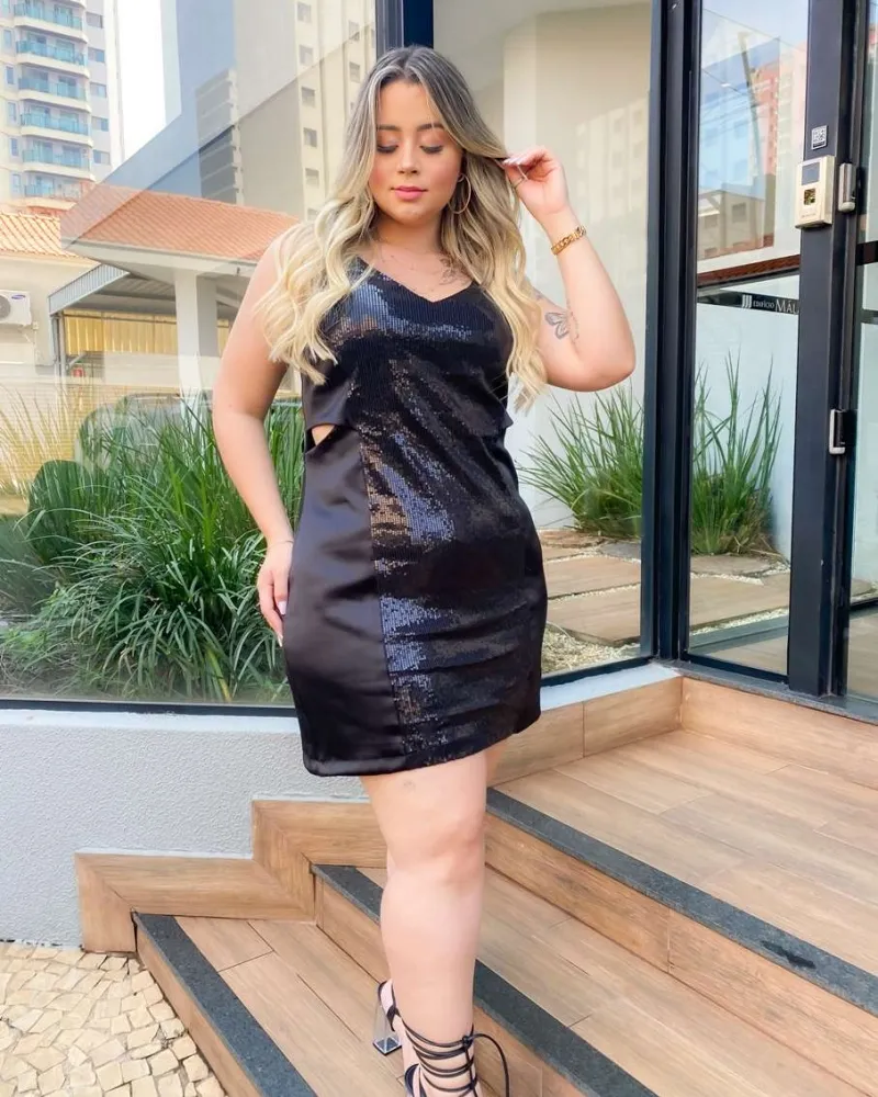 Vestido Curto Paetê Acetinado It Curves Preto