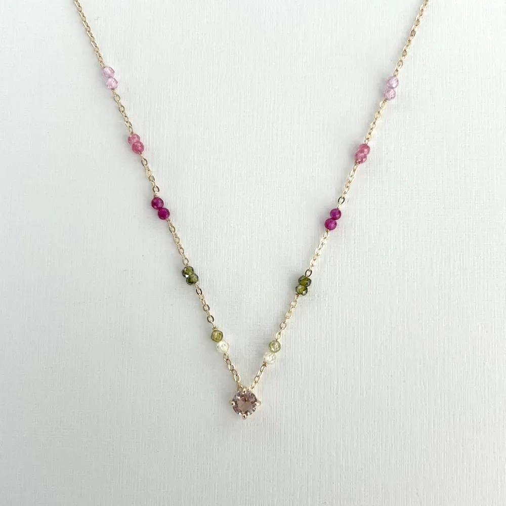 Choker Corrente com Cristais Rosa e Verde e Pedra Central Lilás Imagem