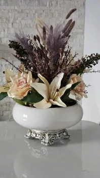 Arranjo artificial com rosas e lírios  - Foto 2