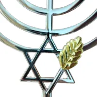 Menorá Candelabro Dourada 18cm Importada De Israel - Foto 3