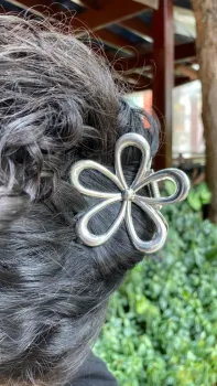 Presilha de Flor Metal
