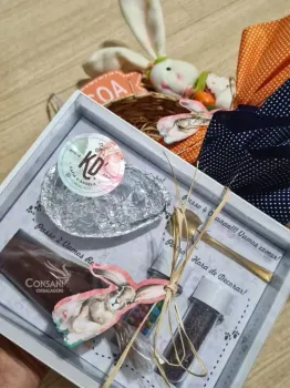 Cx. Kit Confeiteiro 100 g - Tampa Transp. e Fundo Dobradura Colorido - Foto 2