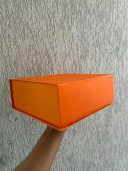 Cx 25,0 x 25,0 x 10,0 Livro com imã - PARTE INTERNA BRANCA