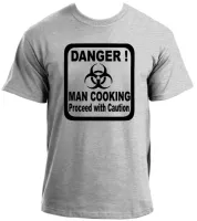 Camiseta adulto ou infantil Homem cozinha cozinheiro perigo - Foto 3